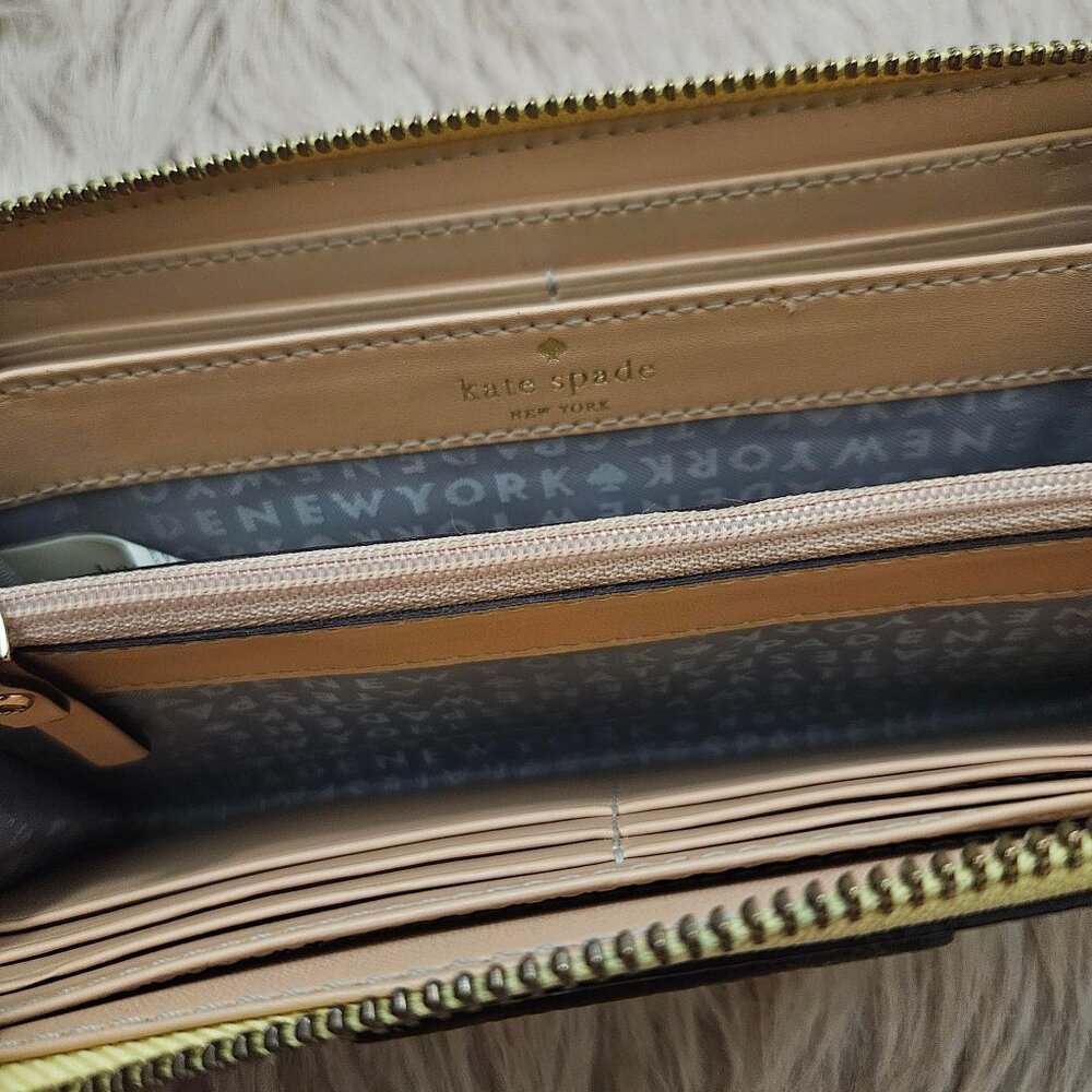 Kate Spade wallet - Picture 3 of 3